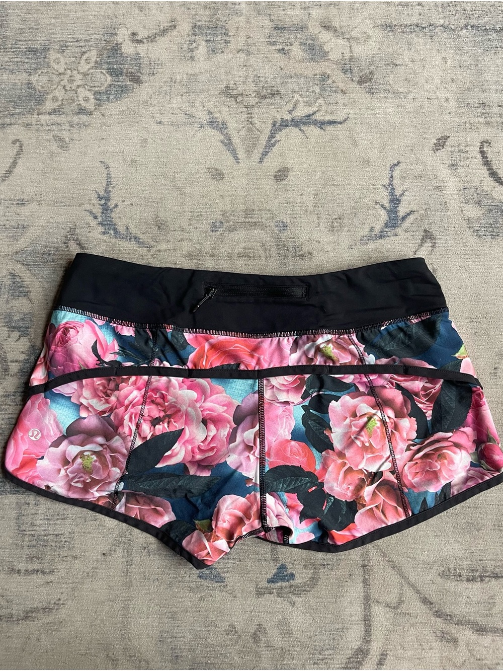 Lululemon Speed Shorts Secret Garden Black Floral Size 8 Rare 2014